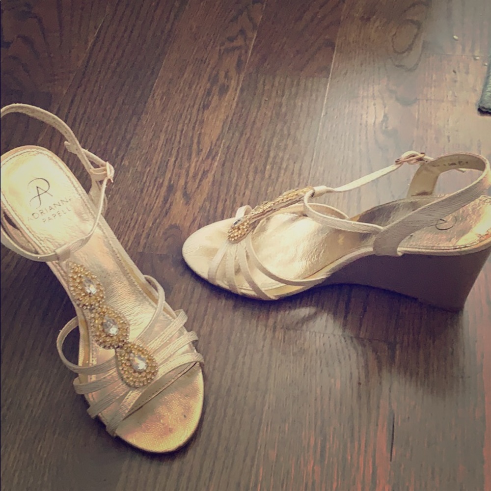 Gold wedges